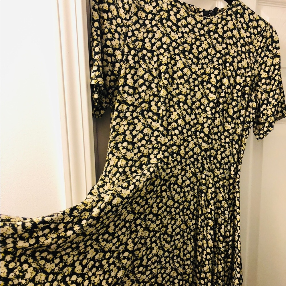 Floral H&M ruffle dress with Pockets! Size 10